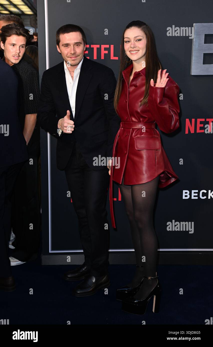 Londra, Regno Unito. 3 ottobre 2023. Brooklyn Beckham e Nicola Peltz Beckham arrivano alla Beckham Premiere, Curzon Mayfair, Londra. Credito: Doug Peter Foto Stock