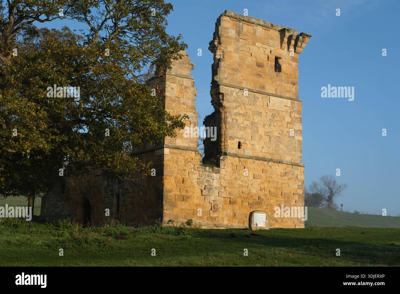 Rovine del castello di grado 1 ad Ayton, North Yorkshire Foto Stock