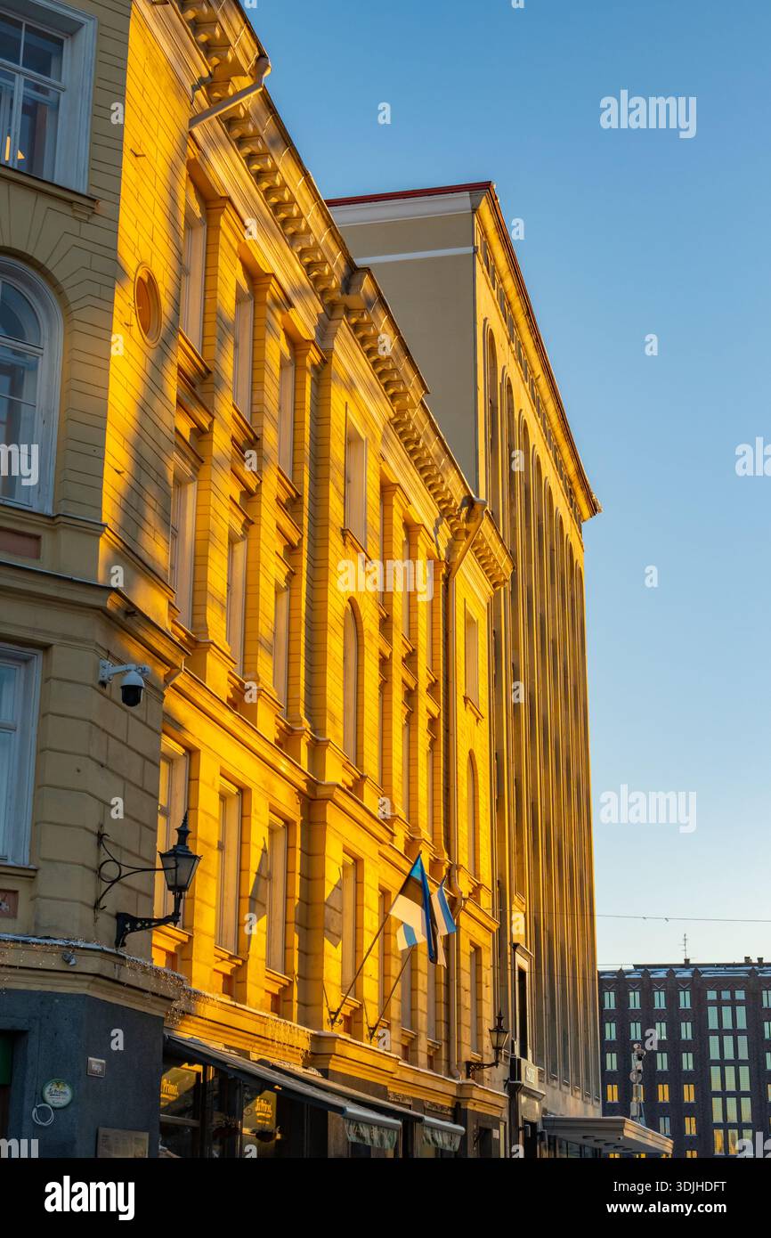 Luce nel tardo pomeriggio sull'edificio di Harju tn Tallinn, Estonia Foto Stock