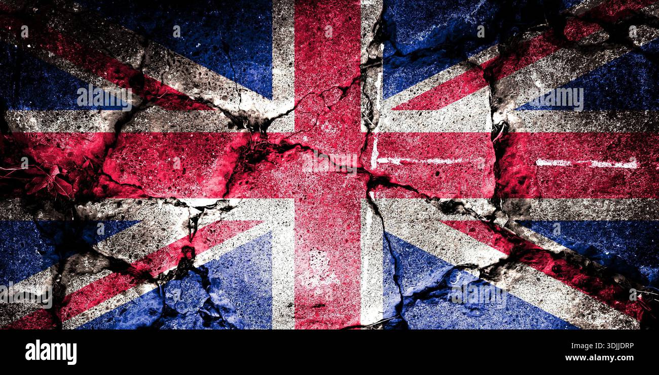 Doppia esposizione della spaventosa bandiera Union Jack. Mappa di base o uso dello sfondo. Bandiera britannica ologramma creativo a doppia esposizione Foto Stock
