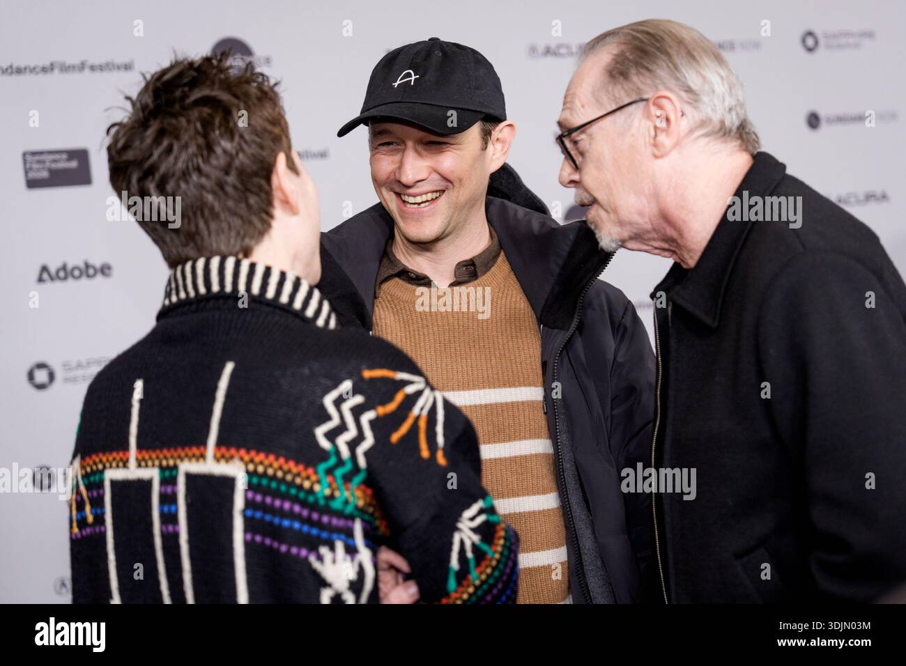 Park City, Stati Uniti. 27 gennaio 2026. L'attore Joseph Gordon-Levitt, centro, parla con il regista e scrittore Noah Segan e l'attore Steve Buscemi alla prima del film di Segan e Buscemi "The Only Living Pickpocket in New York" all'Eccles Theatre durante il Sundance Film Festival a Park City, Utah, USA martedì 27 gennaio 2026. (Foto di Spenser Heaps/Sipa USA) credito: SIPA USA/Alamy Live News Foto Stock
