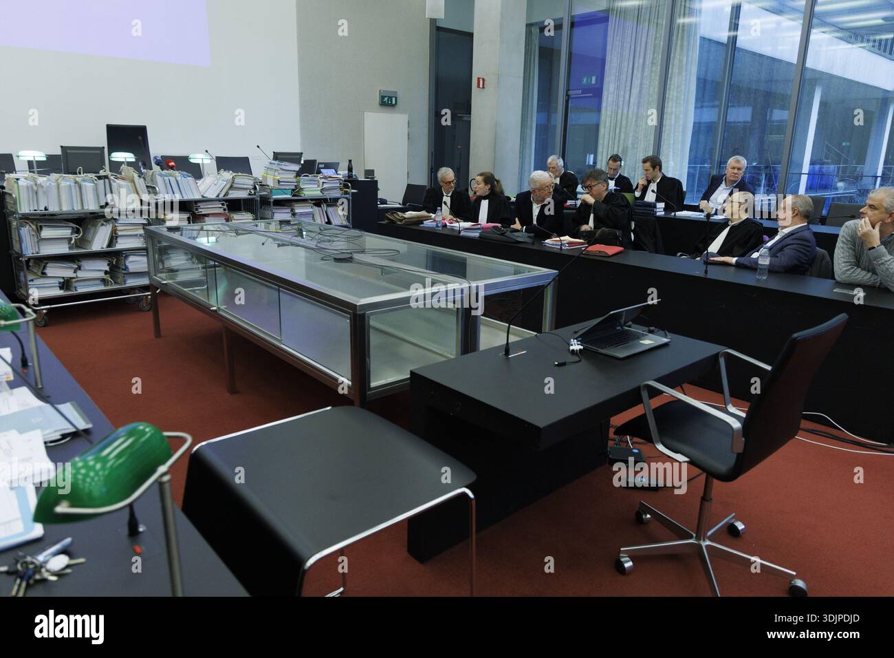 Gent, Belgio. 28 gennaio 2026. Foto scattata durante una sessione del Tribunale penale di Gent nel caso di fallimento dell’Optima Bank, mercoledì 28 gennaio 2026 a Gent. Optima è fallita nel 2016, il tribunale esaminerà possibili appropriazioni indebite di beni aziendali, reati di riciclaggio di denaro, insolvenza fraudolenta e violazioni della legislazione bancaria. BELGA FOTO NICOLAS MAETERLINCK credito: Belga News Agency/Alamy Live News Foto Stock