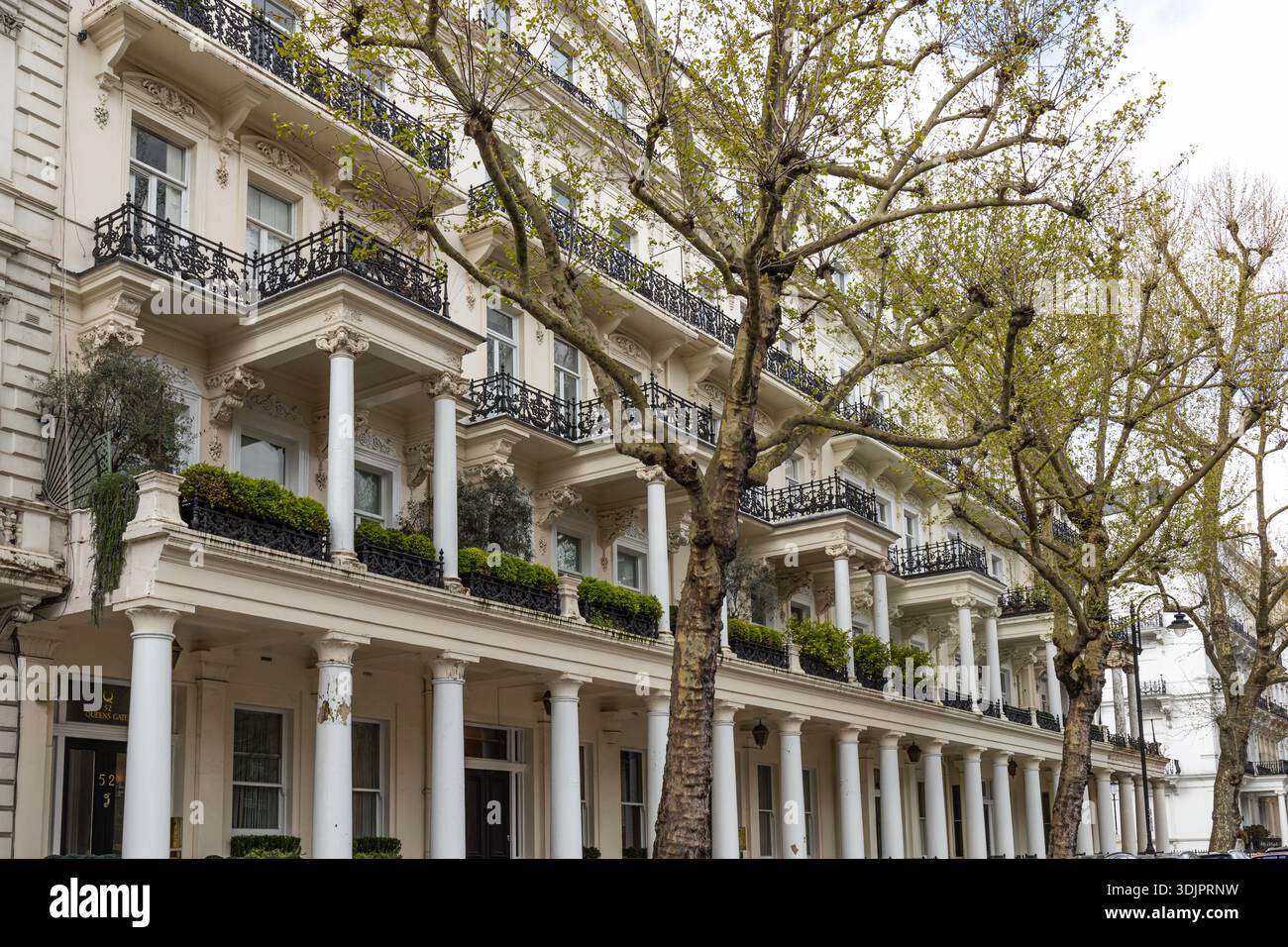 Lussuose ville vittoriane bianche a Londra Foto Stock