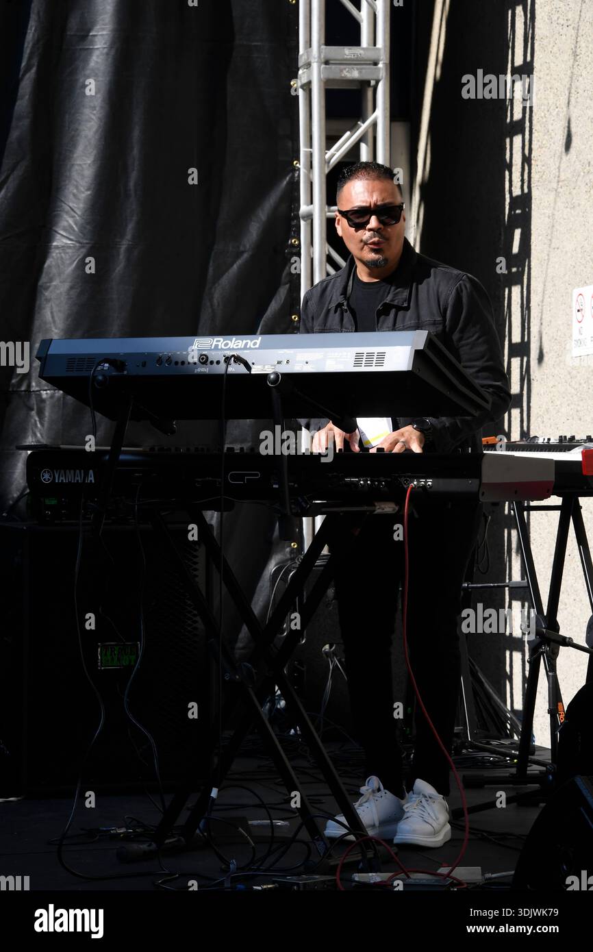24 gennaio 2026, Anaheim, CA, Stati Uniti: Il Winter NAMM Show di Anaheim è la worldâ più grande fiera del settore musicâ, dove produttori, rivenditori, artisti e media si riuniscono per lanciare attrezzature, fare rete e partecipare a concerti e sessioni di formazione. più di 4.000 marchi e più di 90â paesi hanno rappresentato negli ultimi anni, lanciando nuovi strumenti, apparecchiature audio proâ e prodotti tecnologici musicâ. (Immagine di credito: © Dave Safley/ZUMA Press Wire) SOLO PER USO EDITORIALE! Non per USO commerciale! Foto Stock