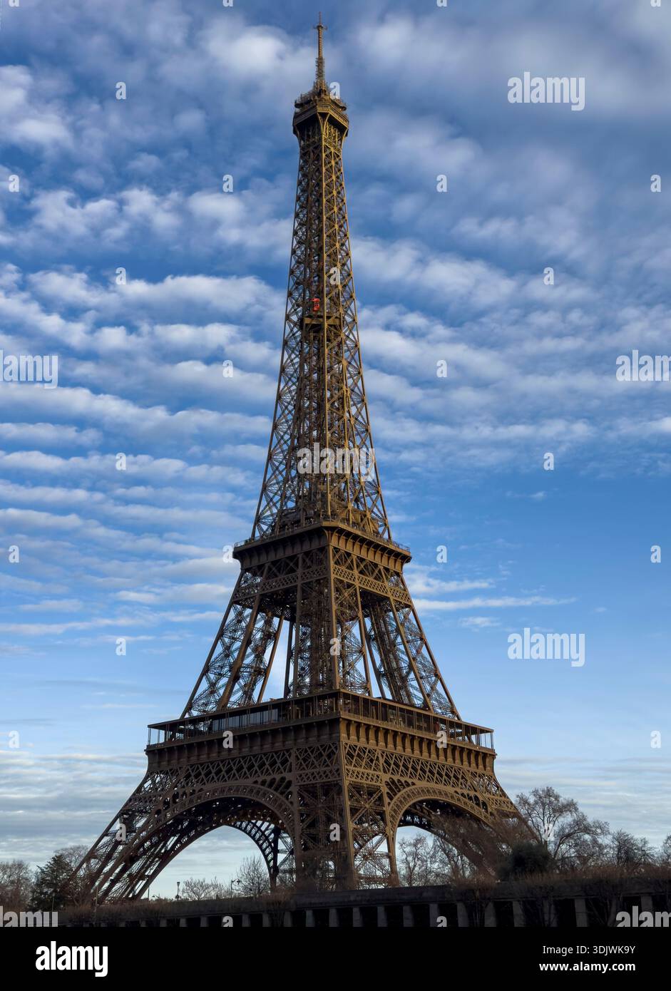 La Torre Eiffel vista da un tour sulla Senna - Parigi, Francia Foto Stock