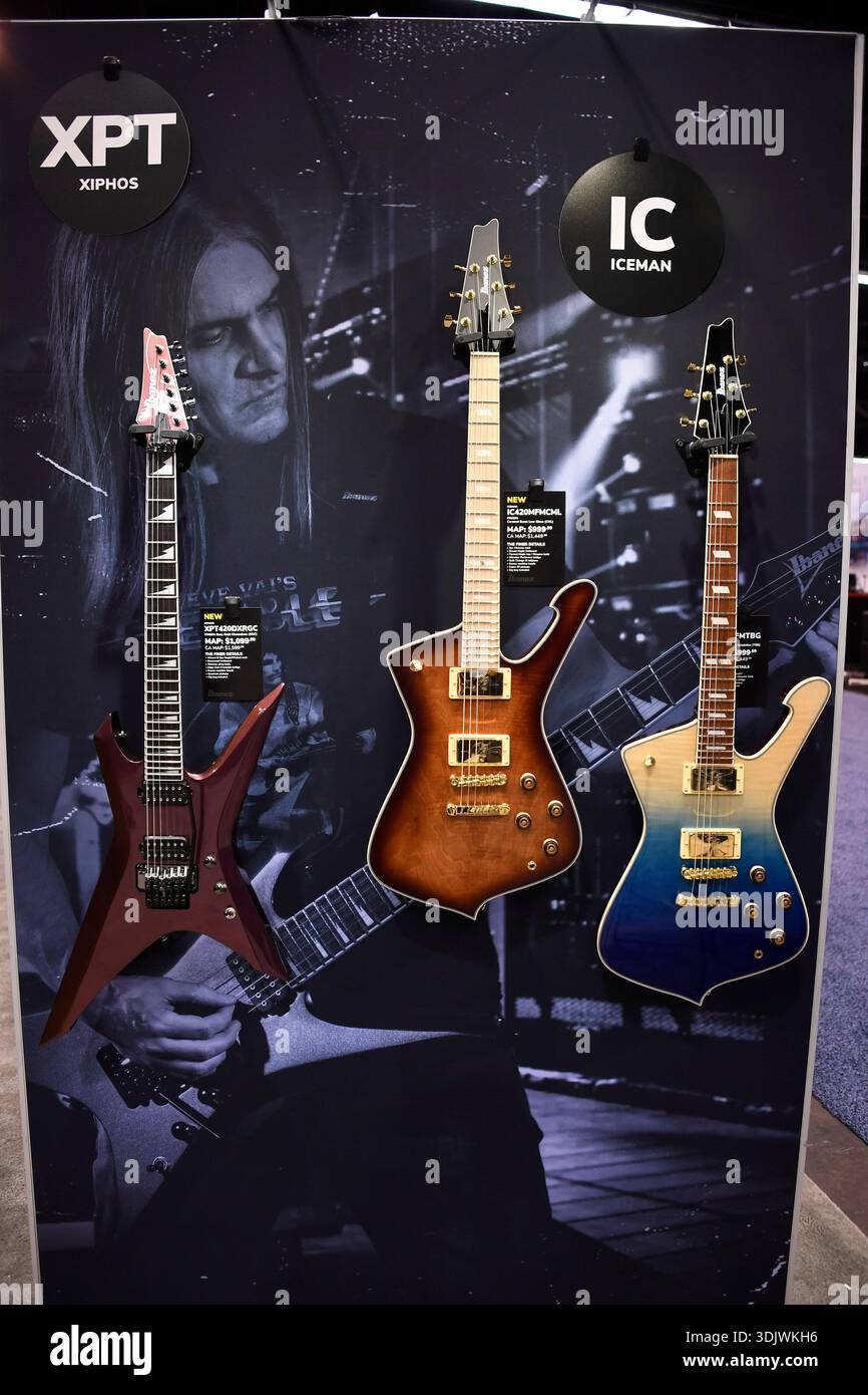 24 gennaio 2026, Anaheim, CA, Stati Uniti: Il Winter NAMM Show di Anaheim è la worldâ più grande fiera del settore musicâ, dove produttori, rivenditori, artisti e media si riuniscono per lanciare attrezzature, fare rete e partecipare a concerti e sessioni di formazione. più di 4.000 marchi e più di 90â paesi hanno rappresentato negli ultimi anni, lanciando nuovi strumenti, apparecchiature audio proâ e prodotti tecnologici musicâ. (Immagine di credito: © Dave Safley/ZUMA Press Wire) SOLO PER USO EDITORIALE! Non per USO commerciale! Foto Stock