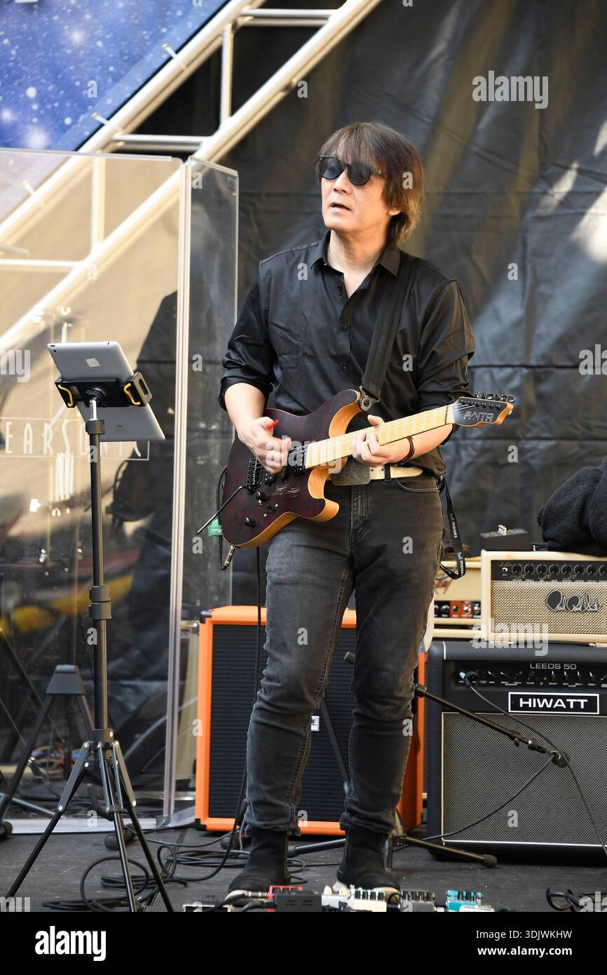 24 gennaio 2026, Anaheim, CA, Stati Uniti: Il Winter NAMM Show di Anaheim è la worldâ più grande fiera del settore musicâ, dove produttori, rivenditori, artisti e media si riuniscono per lanciare attrezzature, fare rete e partecipare a concerti e sessioni di formazione. più di 4.000 marchi e più di 90â paesi hanno rappresentato negli ultimi anni, lanciando nuovi strumenti, apparecchiature audio proâ e prodotti tecnologici musicâ. (Immagine di credito: © Dave Safley/ZUMA Press Wire) SOLO PER USO EDITORIALE! Non per USO commerciale! Foto Stock
