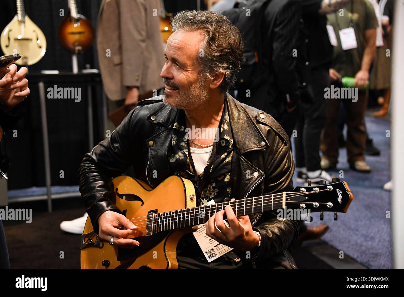 24 gennaio 2026, Anaheim, CA, Stati Uniti: Il Winter NAMM Show di Anaheim è la worldâ più grande fiera del settore musicâ, dove produttori, rivenditori, artisti e media si riuniscono per lanciare attrezzature, fare rete e partecipare a concerti e sessioni di formazione. più di 4.000 marchi e più di 90â paesi hanno rappresentato negli ultimi anni, lanciando nuovi strumenti, apparecchiature audio proâ e prodotti tecnologici musicâ. (Immagine di credito: © Dave Safley/ZUMA Press Wire) SOLO PER USO EDITORIALE! Non per USO commerciale! Foto Stock