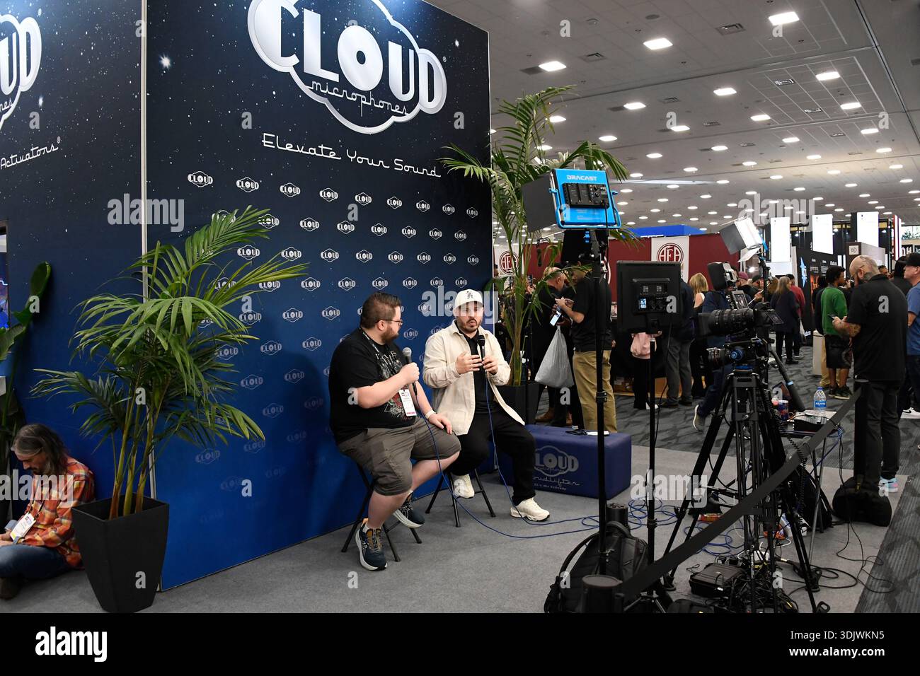 24 gennaio 2026, Anaheim, CA, Stati Uniti: Il Winter NAMM Show di Anaheim è la worldâ più grande fiera del settore musicâ, dove produttori, rivenditori, artisti e media si riuniscono per lanciare attrezzature, fare rete e partecipare a concerti e sessioni di formazione. più di 4.000 marchi e più di 90â paesi hanno rappresentato negli ultimi anni, lanciando nuovi strumenti, apparecchiature audio proâ e prodotti tecnologici musicâ. (Immagine di credito: © Dave Safley/ZUMA Press Wire) SOLO PER USO EDITORIALE! Non per USO commerciale! Foto Stock