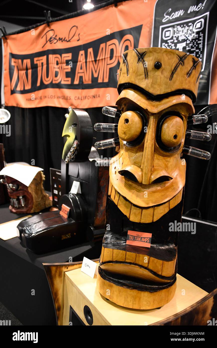 24 gennaio 2026, Anaheim, CA, Stati Uniti: Il Winter NAMM Show di Anaheim è la worldâ più grande fiera del settore musicâ, dove produttori, rivenditori, artisti e media si riuniscono per lanciare attrezzature, fare rete e partecipare a concerti e sessioni di formazione. più di 4.000 marchi e più di 90â paesi hanno rappresentato negli ultimi anni, lanciando nuovi strumenti, apparecchiature audio proâ e prodotti tecnologici musicâ. (Immagine di credito: © Dave Safley/ZUMA Press Wire) SOLO PER USO EDITORIALE! Non per USO commerciale! Foto Stock
