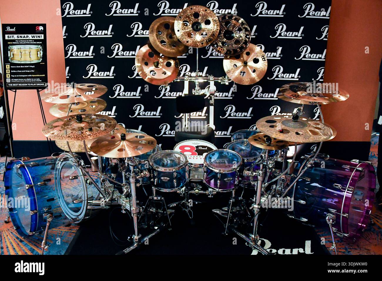 24 gennaio 2026, Anaheim, CA, Stati Uniti: Il Winter NAMM Show di Anaheim è la worldâ più grande fiera del settore musicâ, dove produttori, rivenditori, artisti e media si riuniscono per lanciare attrezzature, fare rete e partecipare a concerti e sessioni di formazione. più di 4.000 marchi e più di 90â paesi hanno rappresentato negli ultimi anni, lanciando nuovi strumenti, apparecchiature audio proâ e prodotti tecnologici musicâ. (Immagine di credito: © Dave Safley/ZUMA Press Wire) SOLO PER USO EDITORIALE! Non per USO commerciale! Foto Stock