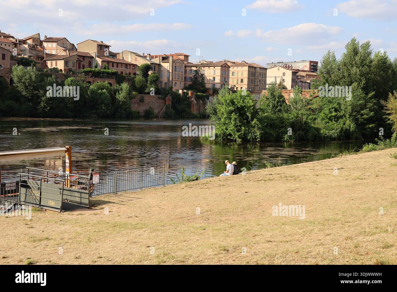 La rivière le Tarn dans la ville, ville d'Albi, département du Tarn, Francia Foto Stock