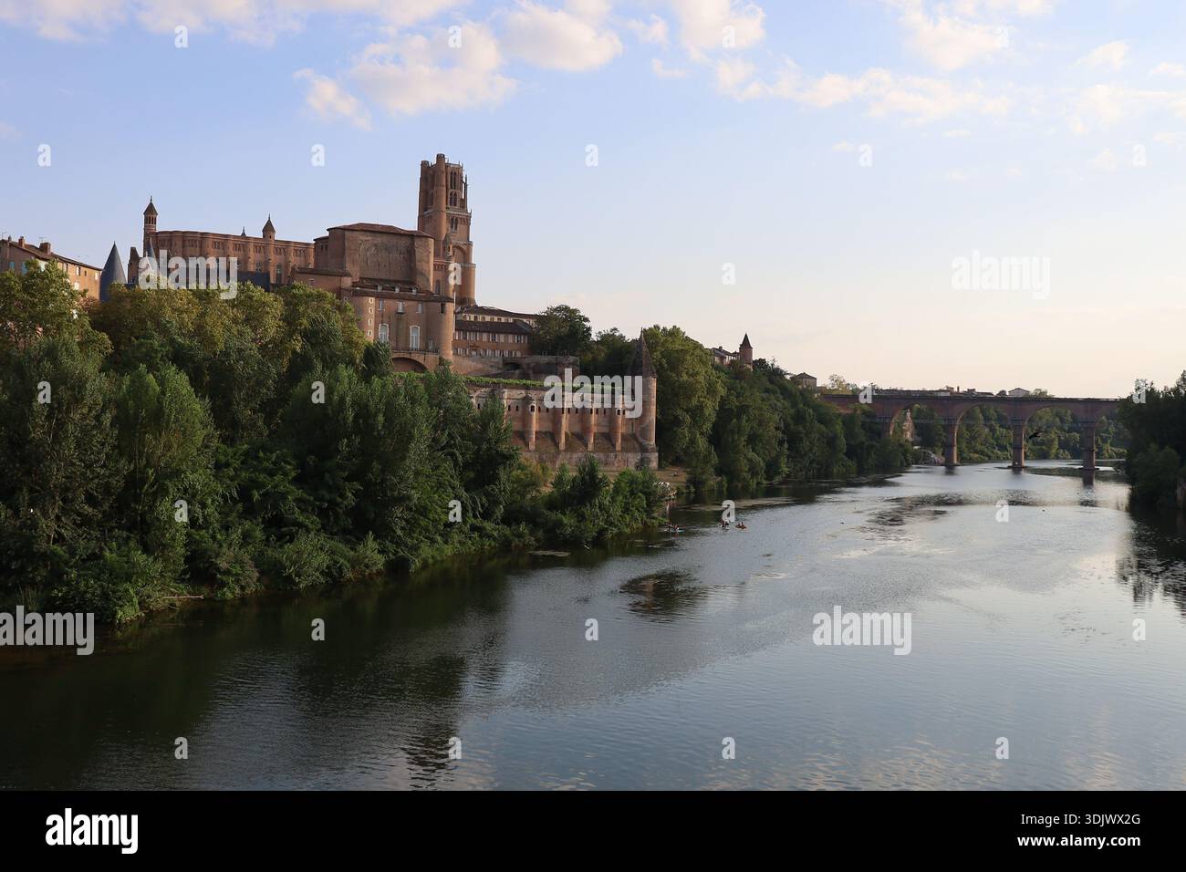 La rivière le Tarn dans la ville, ville d'Albi, département du Tarn, Francia Foto Stock