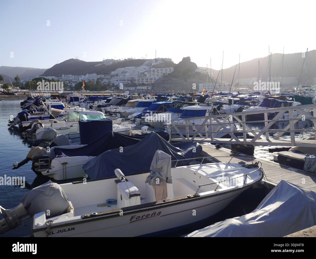 Il porto turistico di Puerto de Mogán, un piccolo porto di pescatori e resort sull'isola di Gran Canaria, Spagna. Foto Stock