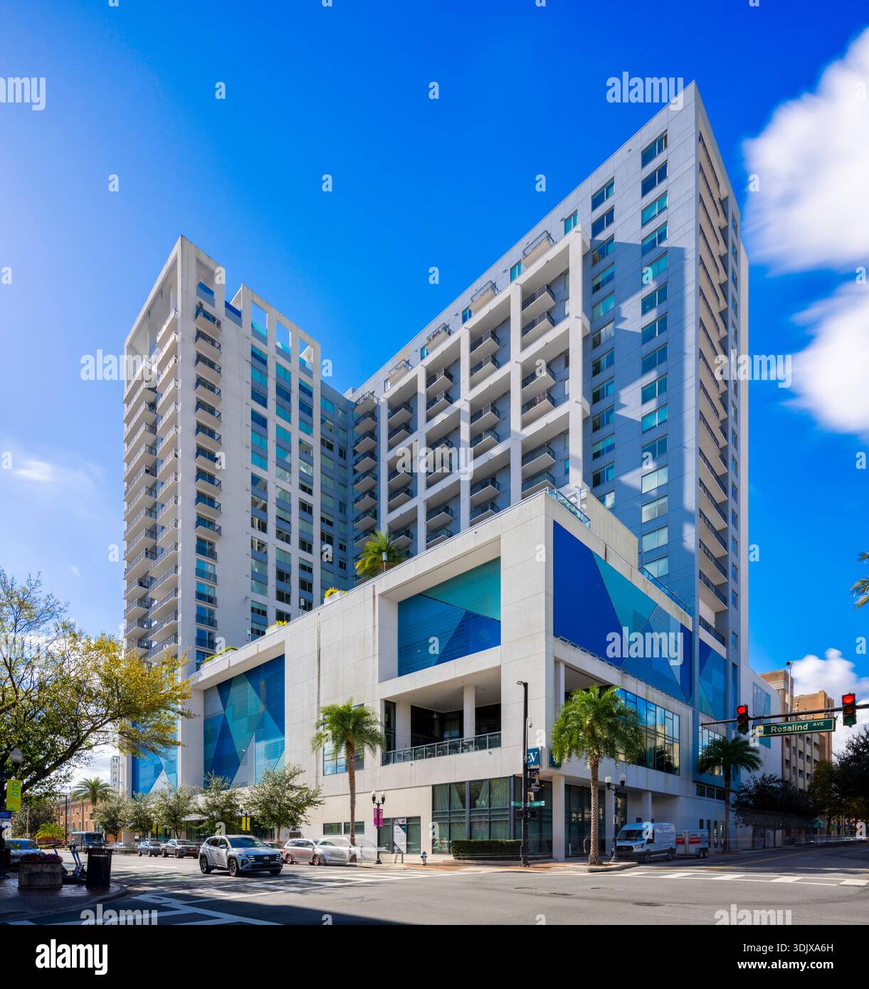 Orlando, Florida, Stati Uniti - 23 gennaio 2026: Mondrian sul lago Eola nel centro di Orlando, Florida Foto Stock