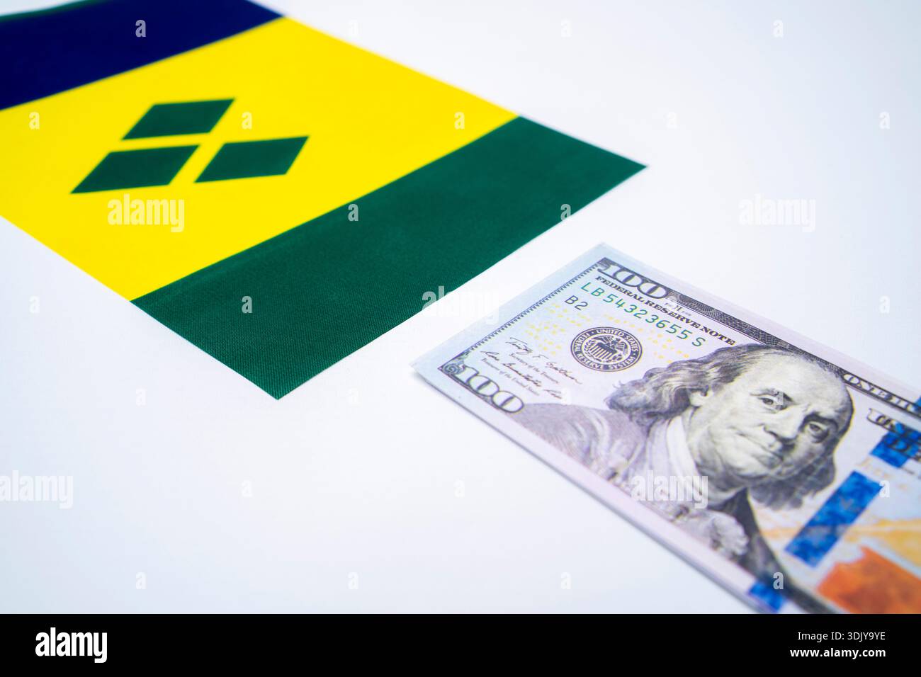 Saint Vincent Grenadine Flag e Dollaro americano Foto Stock