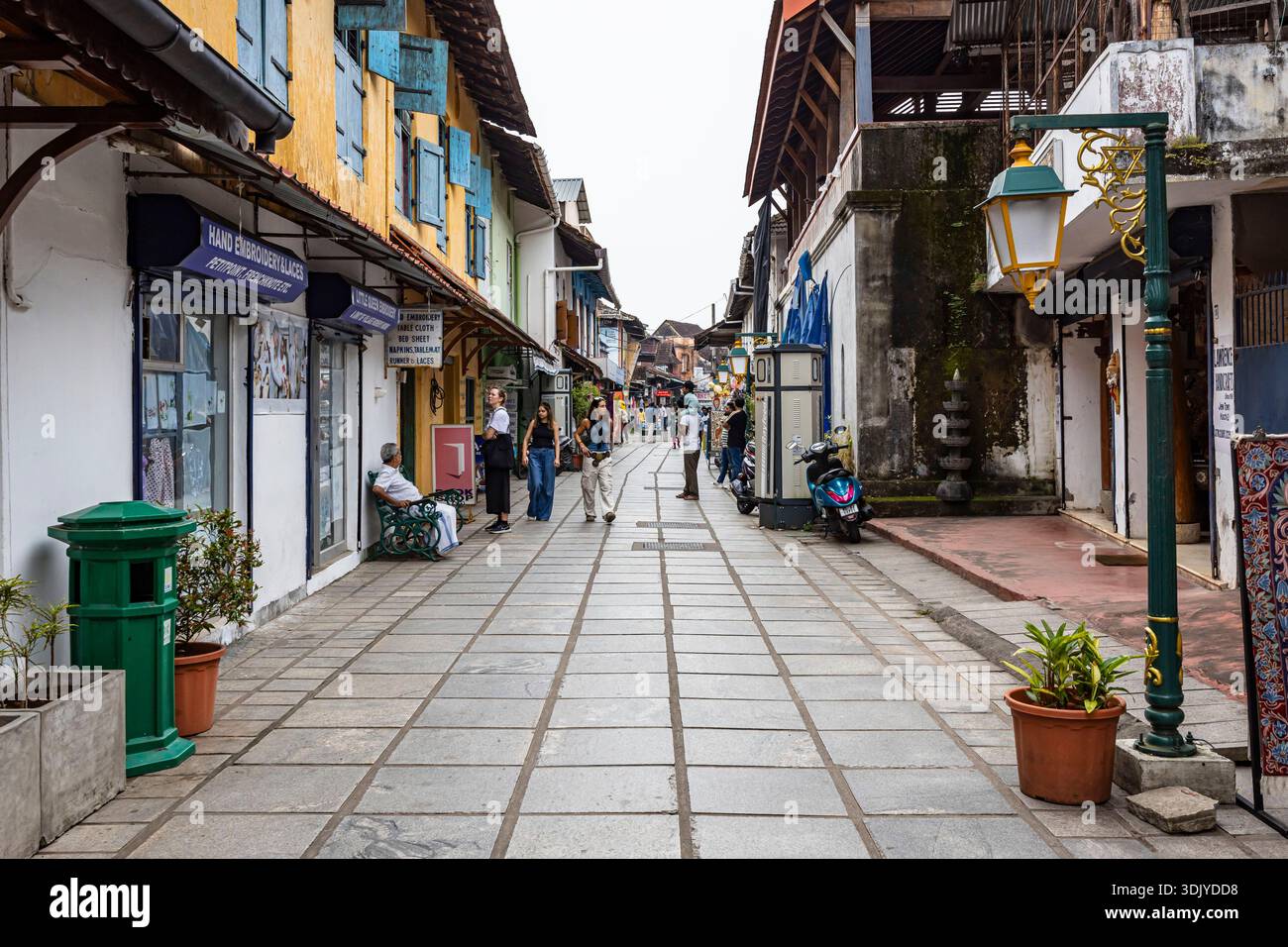 Strada principale di Jew Town, Mattancherry, Kochi(Cochin), Kerala, India, Asia meridionale, Asia Foto Stock
