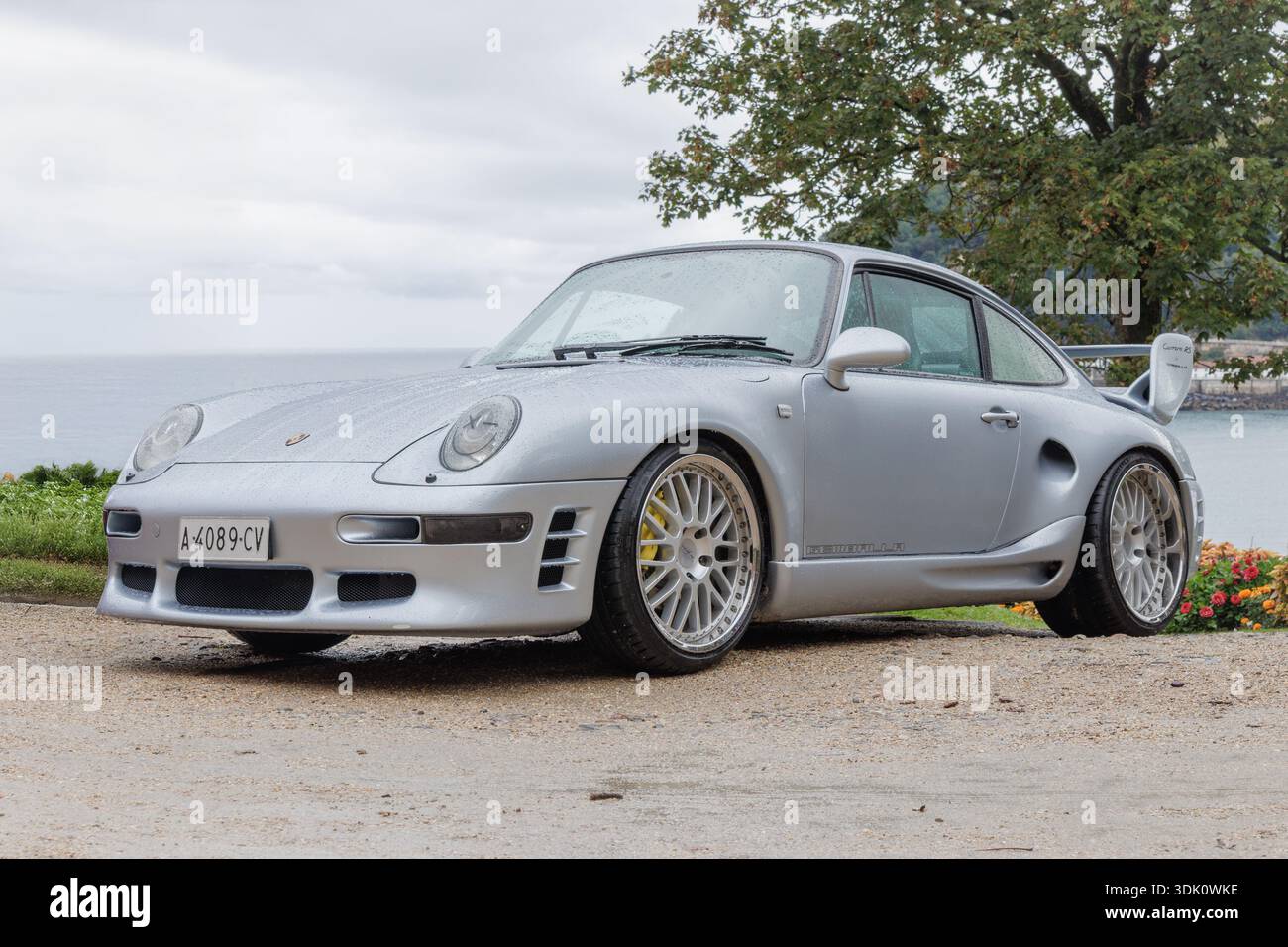 San Sebastian, Spagna - 20 settembre 2025: Porsche 911 (993) Carrera RS di Gemballa Foto Stock