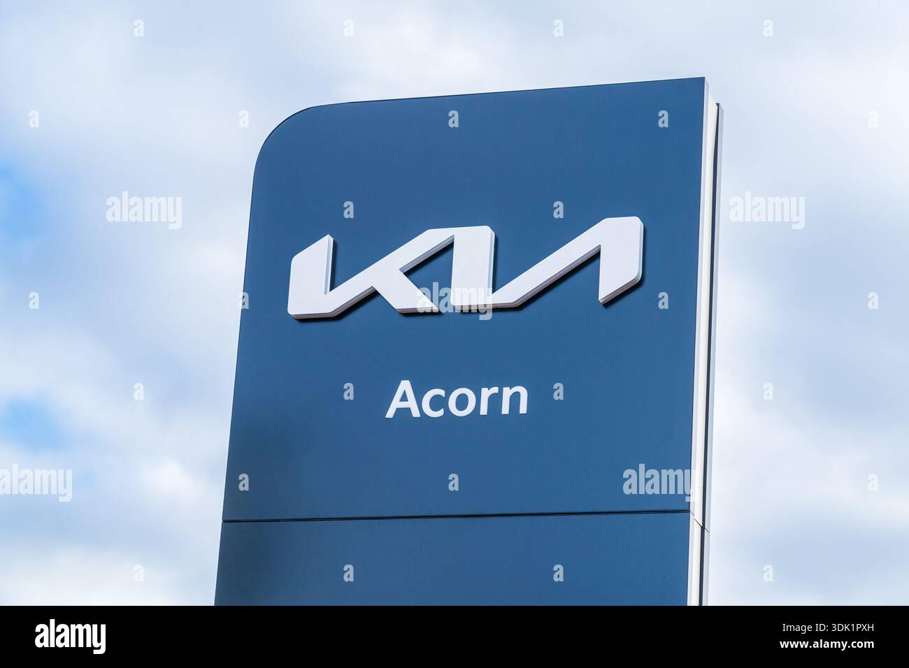 Burntwood, Staffordshire, Regno Unito - gennaio 28 2026: Cartello esterno di Acorn Kia, un commerciante di Kia a Burntwood Staffordshire Foto Stock