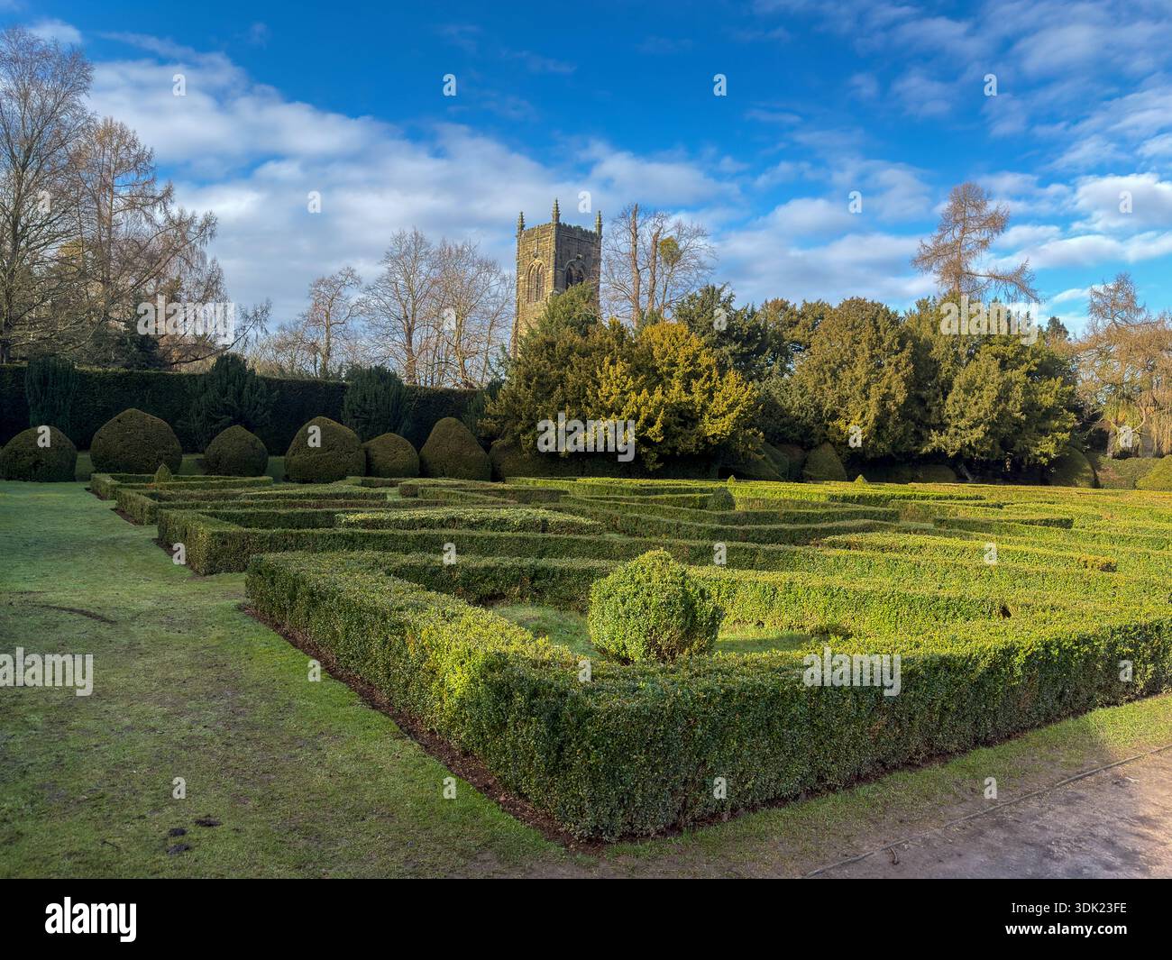 Elvaston Castle Country Park e St Bartholomews Church Elvaston,Derby.Derbyshire.England.UK - Immagine stock catturata con smartphone