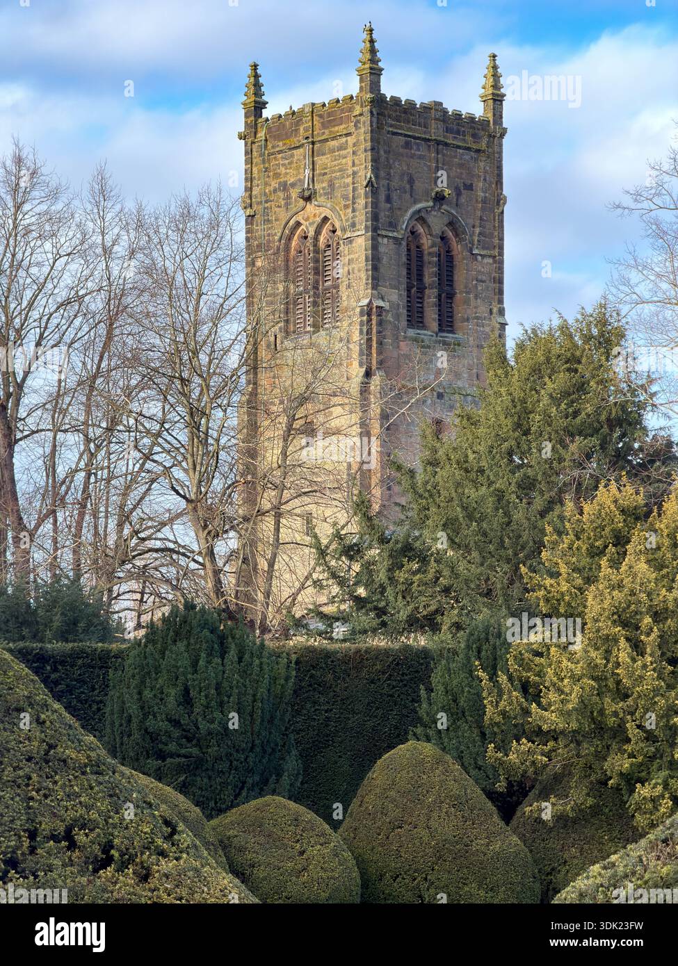St. Bartholomew's Grade i Parish Church at Elvaston Castle Country Park Derby Derbyshire. Inghilterra in un giorno di Sunny Winters - Immagine stock catturata con smartphone