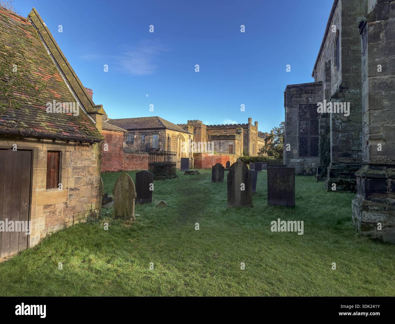 Chiesa parrocchiale di St. Bartholomew, classificata di primo grado, presso Elvaston Castle Country Park Derby in una giornata di inverno soleggiato.Derbyshire.Inghilterra.Regno Unito - Immagine stock catturata con smartphone