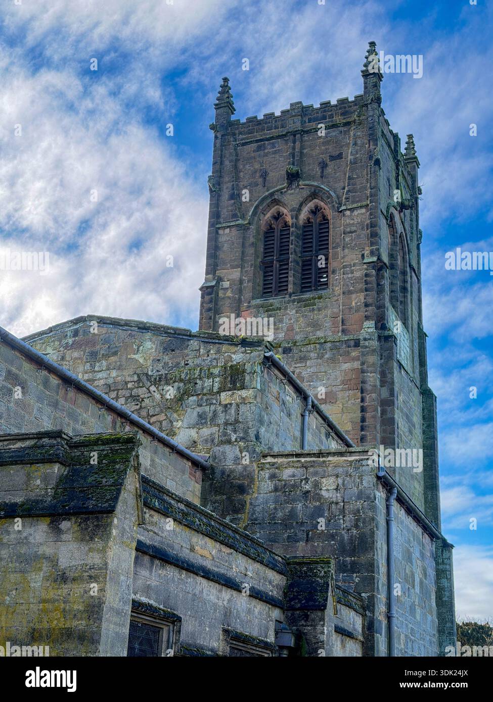 St. Bartholomew's Grade i Parish Church at Elvaston Castle Country Park Derby Derbyshire. Inghilterra in un giorno di Sunny Winters - Immagine stock catturata con smartphone