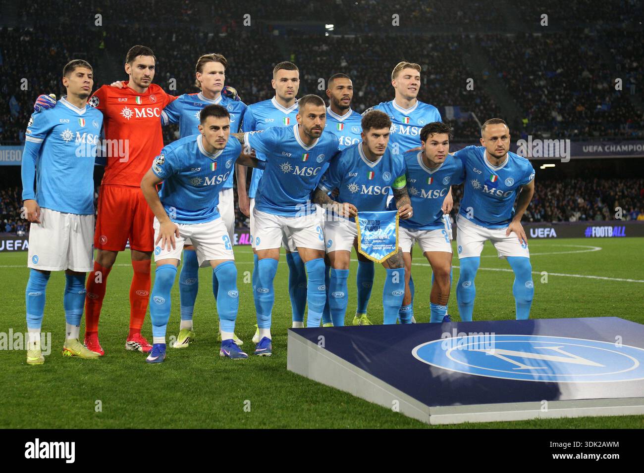 Napoli, Italia. 28 gennaio 2026. I giocatori della SSC Napoli hanno posato per una foto della squadra prima della partita di fase MD8 della UEFA Champions League tra SSC Napoli e Chelsea FC allo Stadio Armando Maradona il 28 2026 gennaio a Napoli. Crediti: Marco Canoniero/Alamy Live News Foto Stock