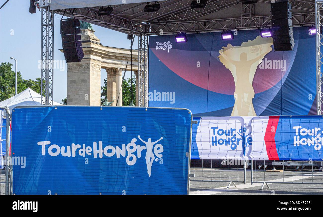 Tour de Hongrie e branding di eventi in Piazza degli Eroi a Budapest Foto Stock