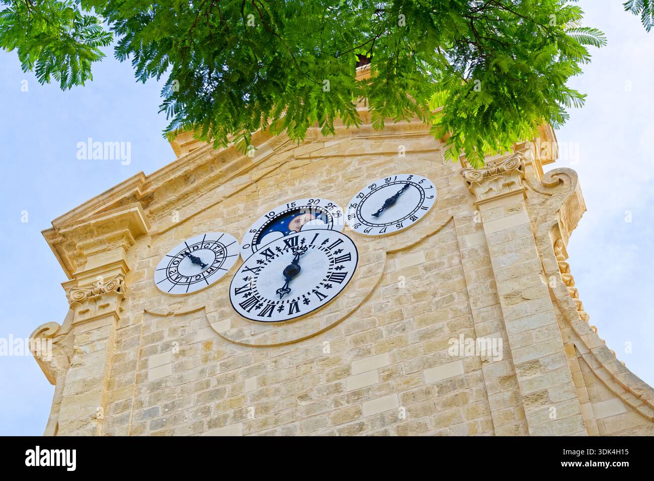 L'orologio nel 39 Palazzo dei Cavalieri di Malta, la Valletta, Malta Foto Stock