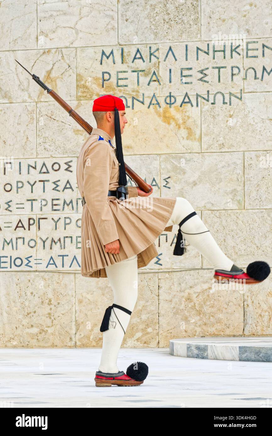 Cambio della guardia, Piazza Syntagma, Palazzo del Parlamento, Centro città, Atene, Grecia Foto Stock
