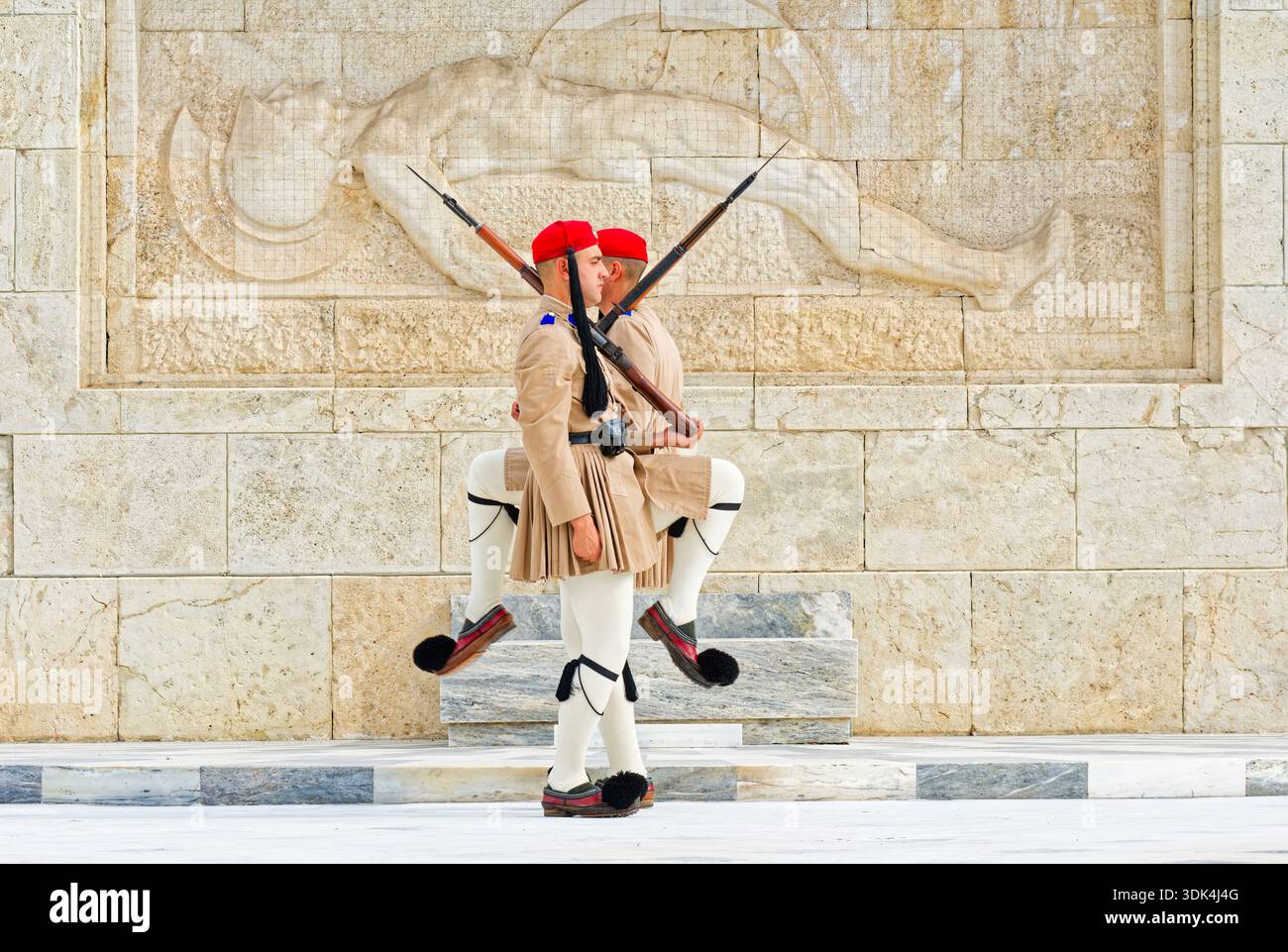 Cambio della guardia, Piazza Syntagma, Palazzo del Parlamento, Centro città, Atene, Grecia Foto Stock