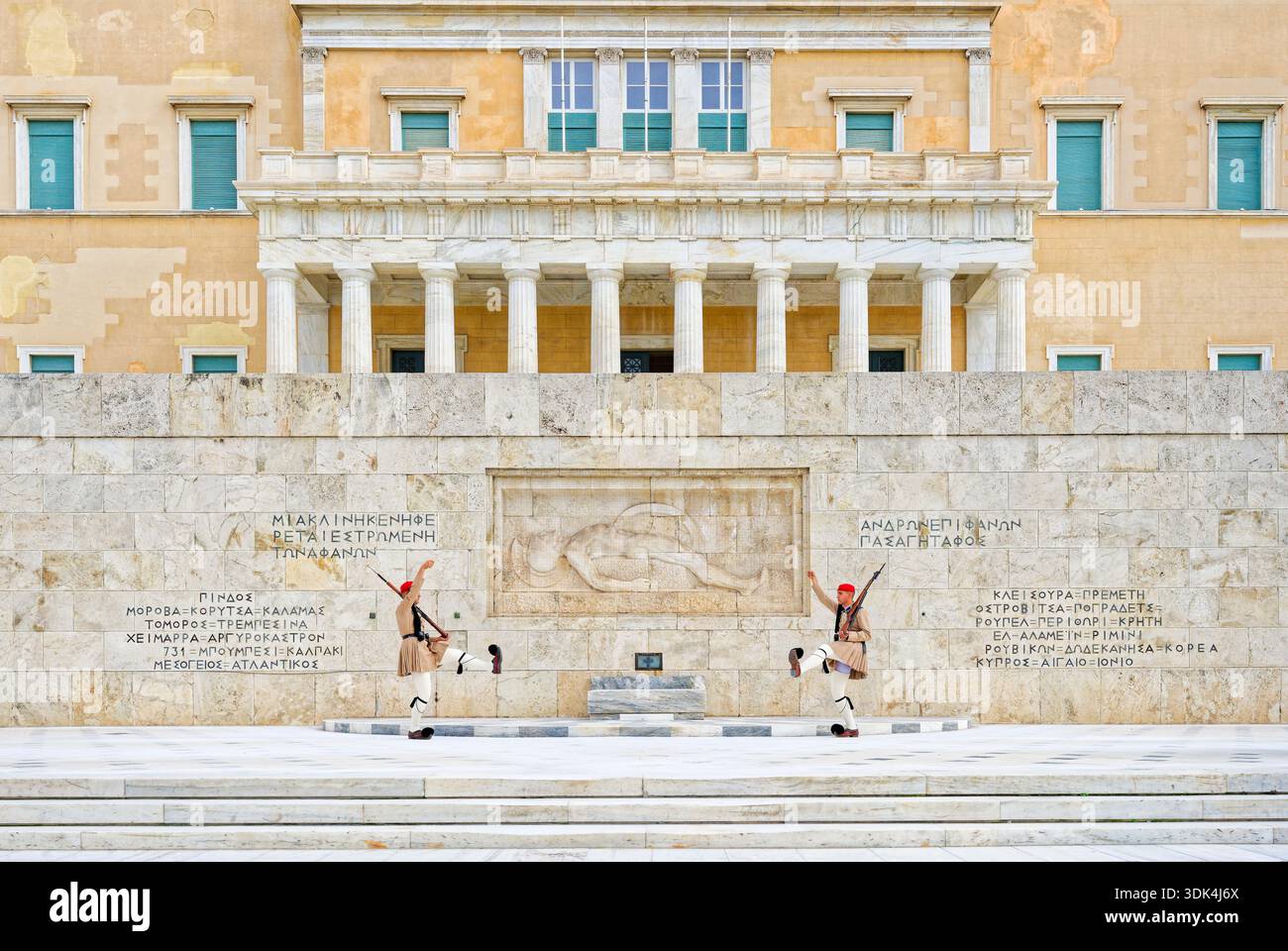 Cambio della guardia, Piazza Syntagma, Palazzo del Parlamento, Centro città, Atene, Grecia Foto Stock