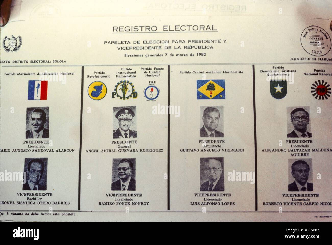 Documento di voto per le elezioni presidenziali del Guatemala il giorno di voto a Solola nel febbraio 1982 Foto Stock