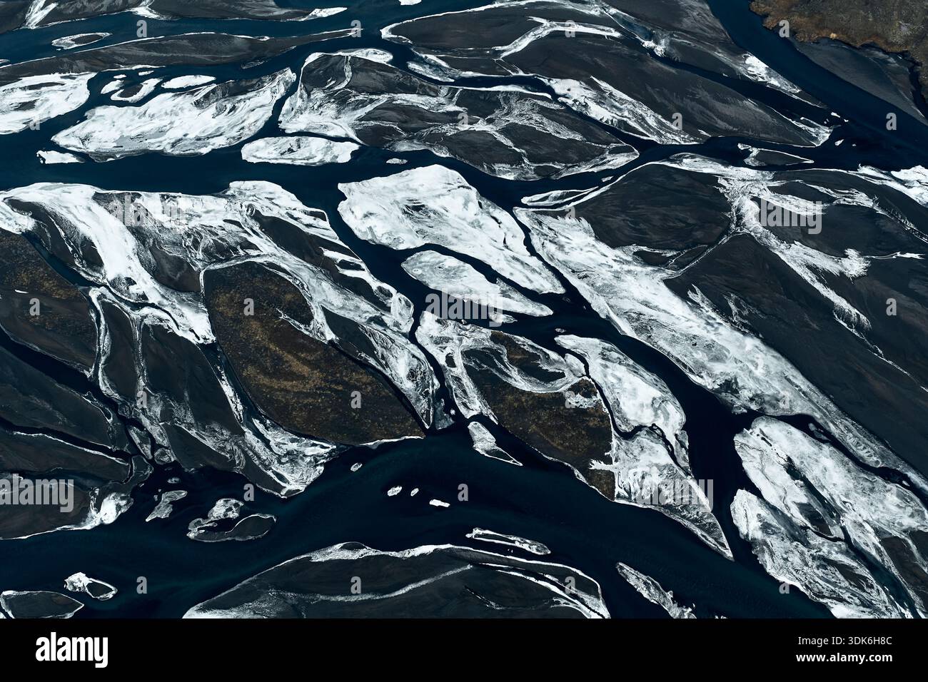 Paesaggio fluviale glaciale intrecciato che forma modelli astratti in islanda Foto Stock