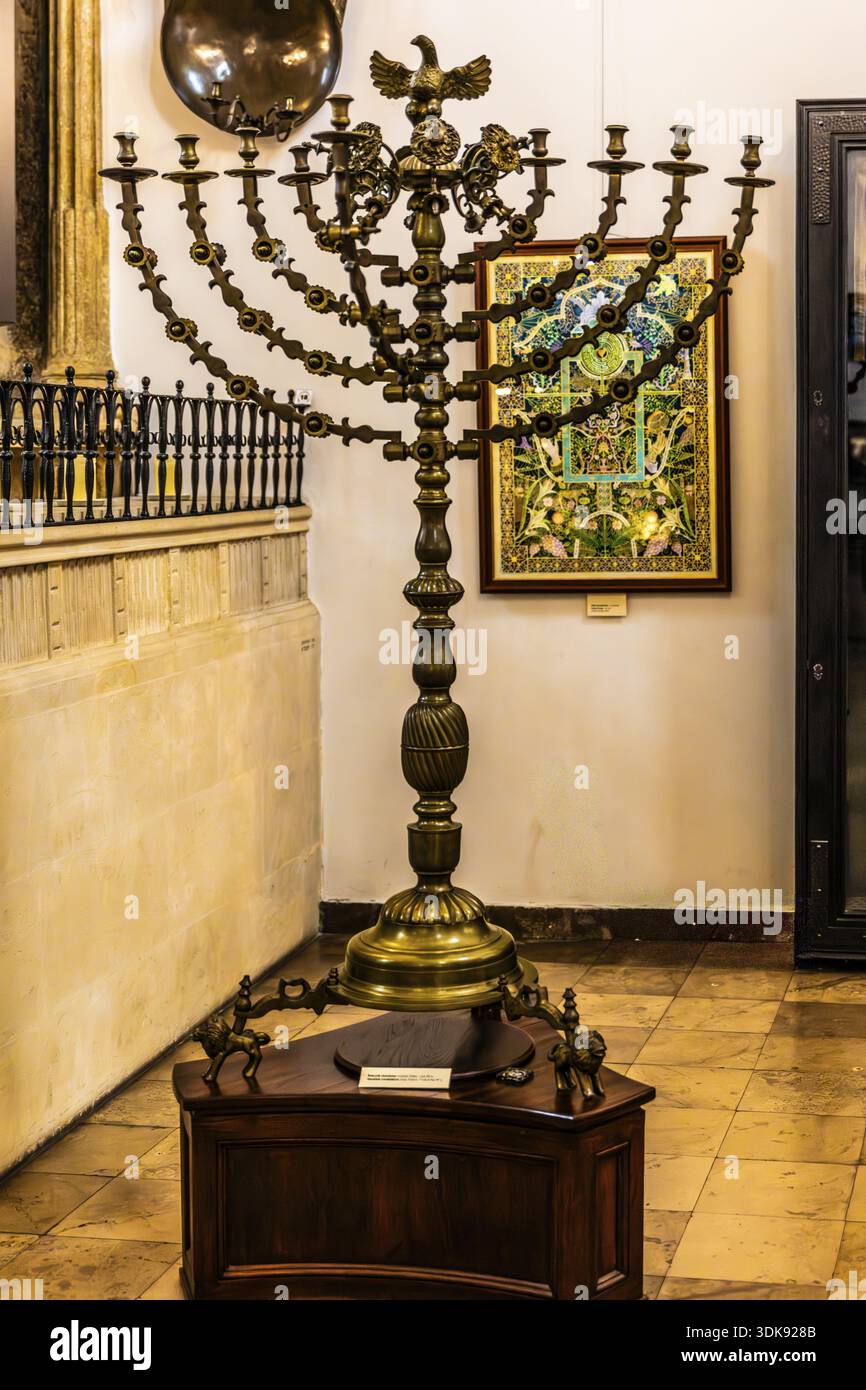 Lampadario Hanukkah, XIX secolo, Vecchia sinagoga â€” Museo della storia ebraica di Cracovia, XV secolo, quartiere ebraico di Kazimierz, Cracovia, Polonia Foto Stock