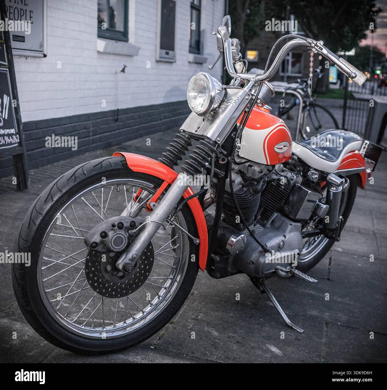 Moto Harley Davidson parcheggiata. Foto Stock