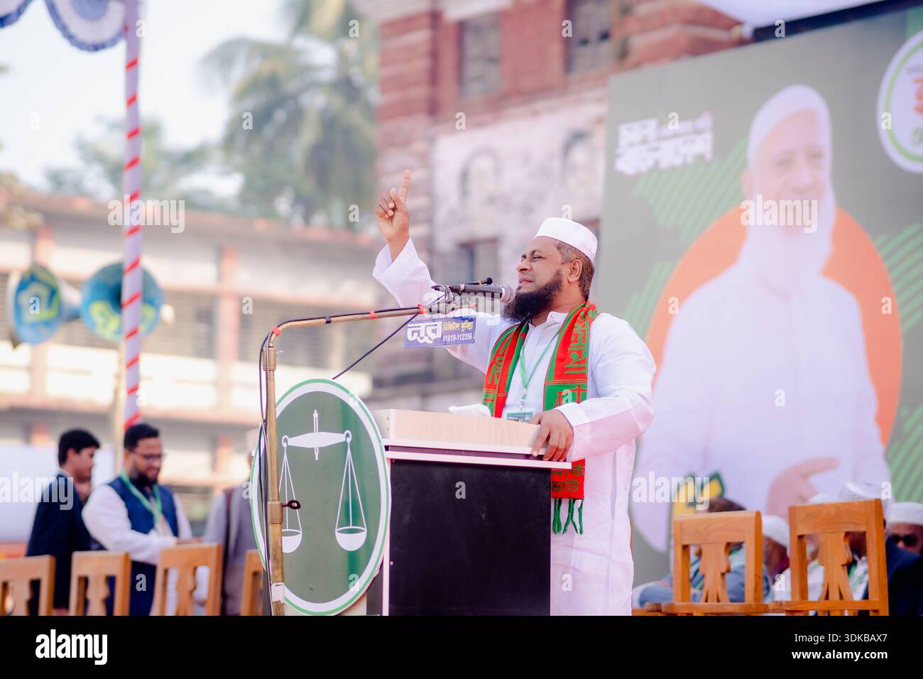 30 gennaio 2026, Feni, Bangladesh: I sostenitori si riuniscono in una manifestazione elettorale dell'alleanza di 10 partiti guidata da Jamaat-e-Islami a Feni, Bangladesh Foto Stock