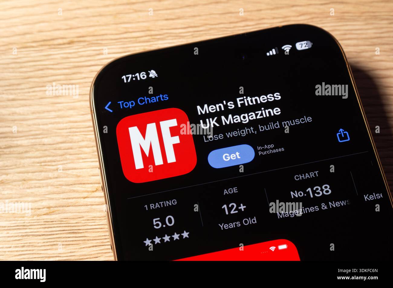 Ostrava, Cechia - 28 gennaio 2025: Apple App Store con Mens fitness UK Magazine app per perdere peso e costruire muscoli Foto Stock
