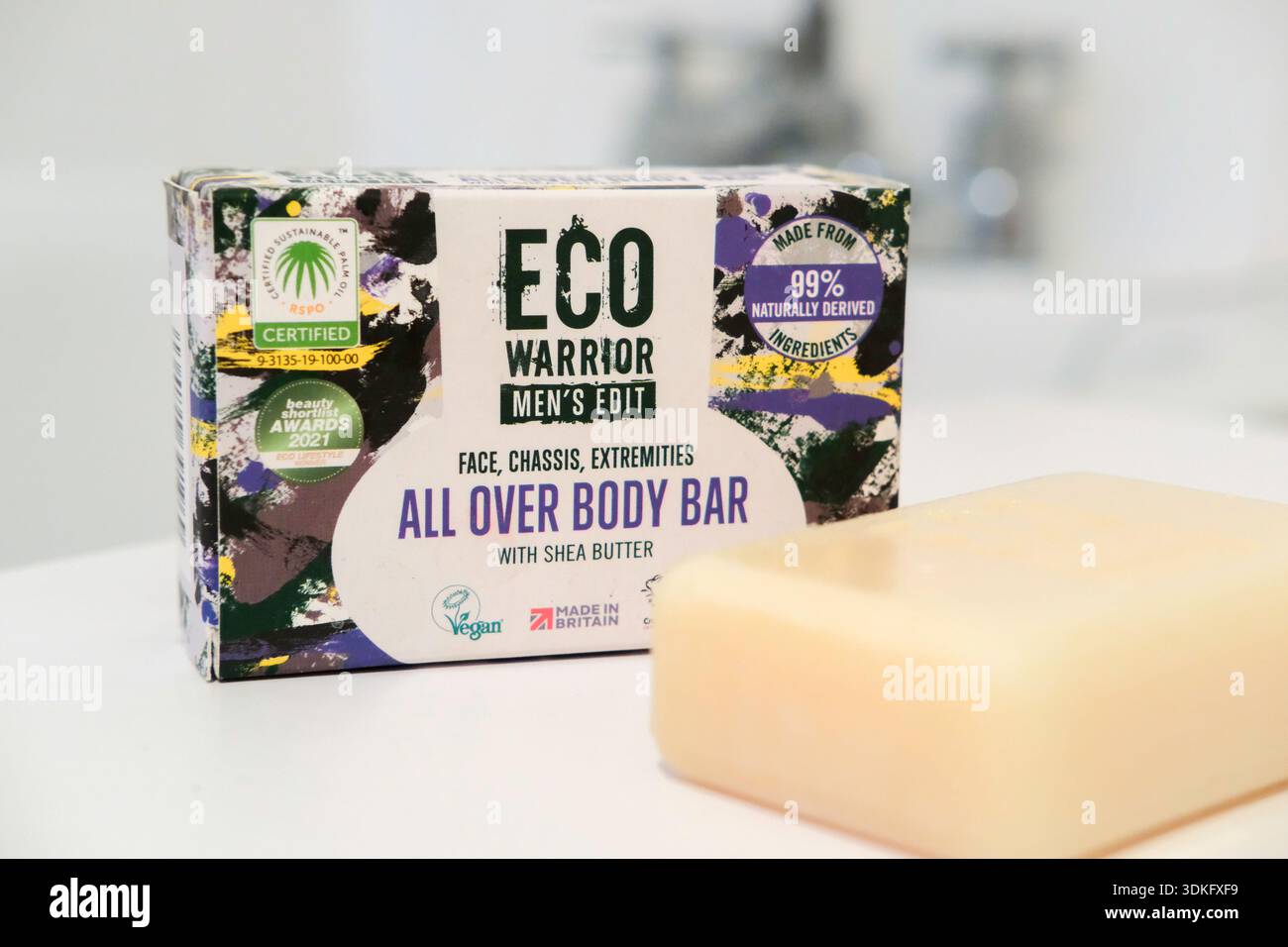 Eco Warrior da uomo per tutta la carrozzeria con burro di Karitè Foto Stock