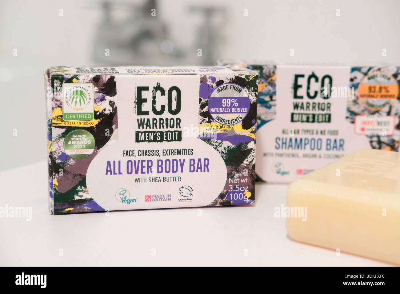 Eco Warrior da uomo per tutta la carrozzeria con burro di Karitè Foto Stock