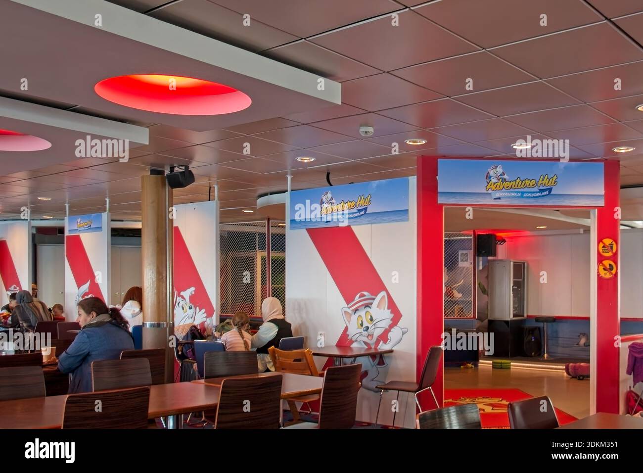 Helsinki, Finlandia, Europa - 22 maggio 2025: Interno dell'area giochi per bambini "Adventure Hut" sulla MS Viking XPRS. Foto Stock