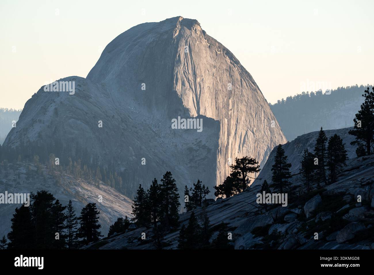 Half Dome da Olmstead Point, Yosemite National Park, California, Stati Uniti. Foto Stock
