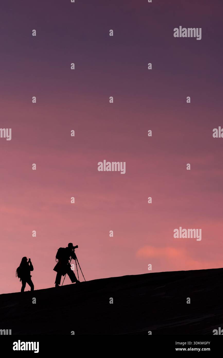 Gruppo di fotografi a Olmstead Point, Yosemite National Park, California, Stati Uniti. Foto Stock