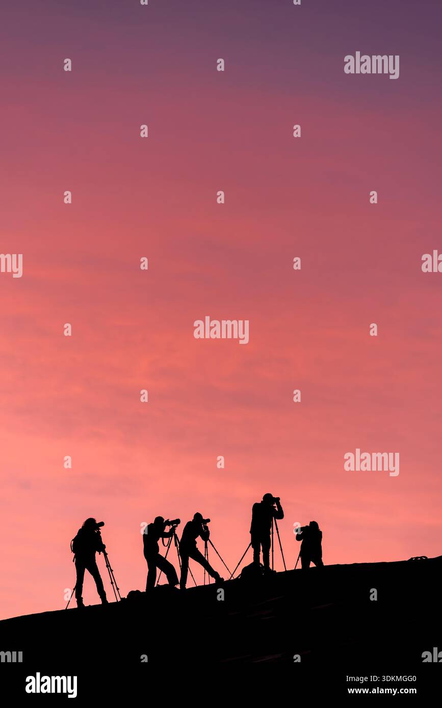 Gruppo di fotografi a Olmstead Point, Yosemite National Park, California, Stati Uniti. Foto Stock