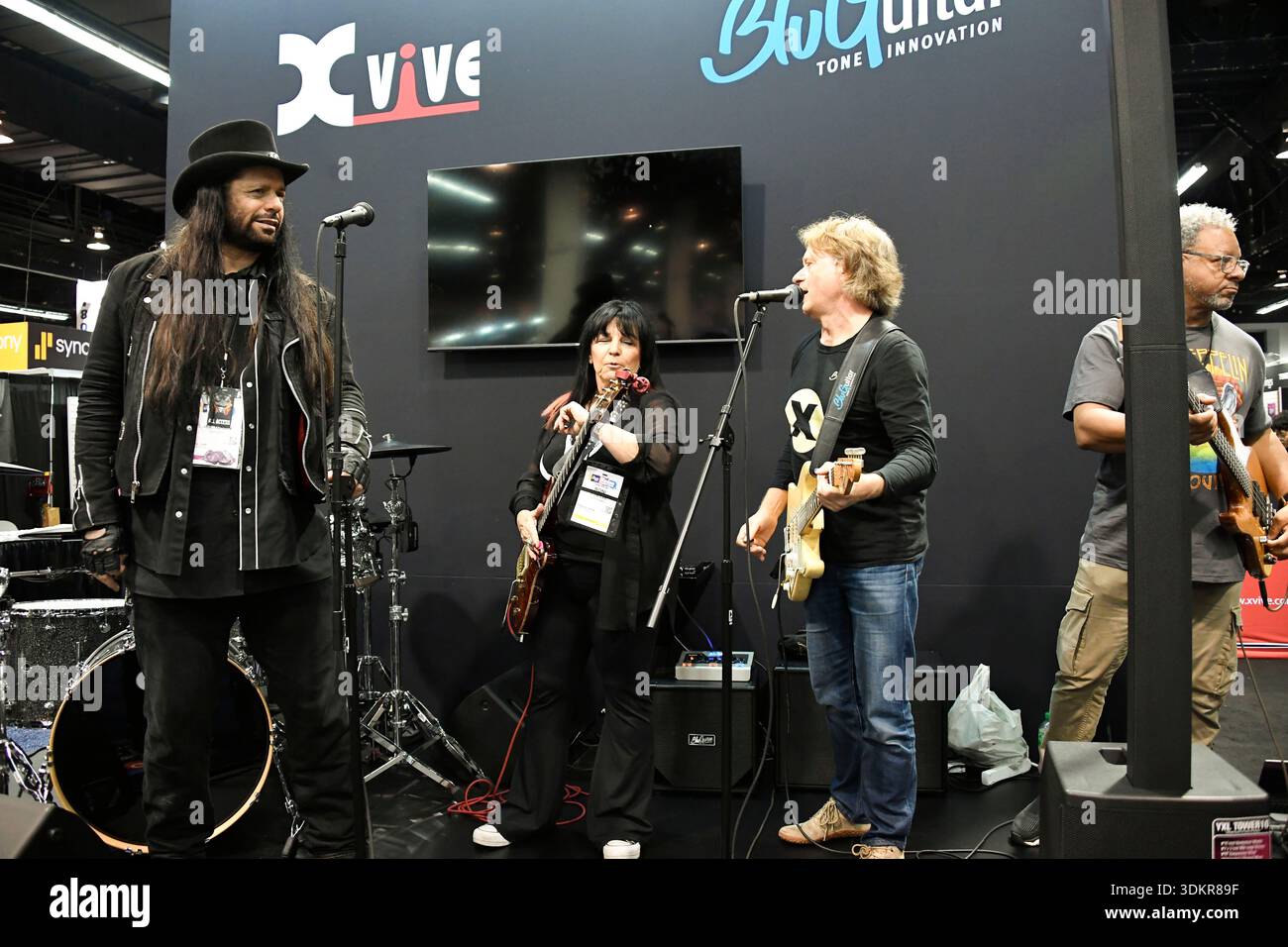 24 gennaio 2026, Anaheim, CA, Stati Uniti: Anaheim CA. 24 gennaio 2026. Il Winter NAMM Show di Anaheim è la worldâ più grande fiera musicâ settore in cui produttori, rivenditori, artisti e media si riuniscono per lanciare attrezzature, fare rete e partecipare a concerti e sessioni di formazione. più di 4.000 marchi e più di 90â paesi hanno rappresentato negli ultimi anni, lanciando nuovi strumenti, apparecchiature audio proâ e prodotti tecnologici musicâ. (Immagine di credito: © Dave Safley/ZUMA Press Wire) SOLO PER USO EDITORIALE! Non per USO commerciale! Foto Stock