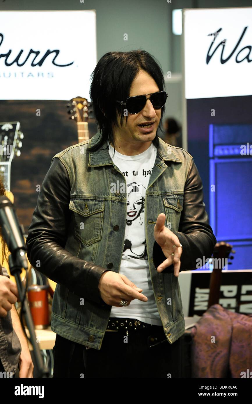 24 gennaio 2026, Anaheim, CA, Stati Uniti: Anaheim CA. 24 gennaio 2026. Il Winter NAMM Show di Anaheim è la worldâ più grande fiera musicâ settore in cui produttori, rivenditori, artisti e media si riuniscono per lanciare attrezzature, fare rete e partecipare a concerti e sessioni di formazione. più di 4.000 marchi e più di 90â paesi hanno rappresentato negli ultimi anni, lanciando nuovi strumenti, apparecchiature audio proâ e prodotti tecnologici musicâ. (Immagine di credito: © Dave Safley/ZUMA Press Wire) SOLO PER USO EDITORIALE! Non per USO commerciale! Foto Stock