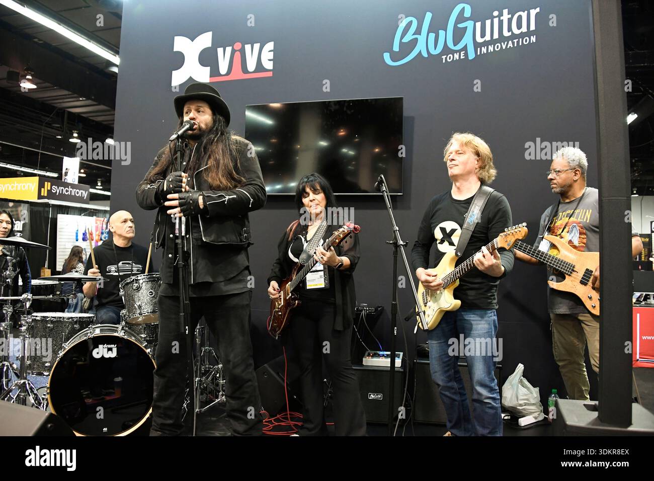 24 gennaio 2026, Anaheim, CA, Stati Uniti: Anaheim CA. 24 gennaio 2026. Il Winter NAMM Show di Anaheim è la worldâ più grande fiera musicâ settore in cui produttori, rivenditori, artisti e media si riuniscono per lanciare attrezzature, fare rete e partecipare a concerti e sessioni di formazione. più di 4.000 marchi e più di 90â paesi hanno rappresentato negli ultimi anni, lanciando nuovi strumenti, apparecchiature audio proâ e prodotti tecnologici musicâ. (Immagine di credito: © Dave Safley/ZUMA Press Wire) SOLO PER USO EDITORIALE! Non per USO commerciale! Foto Stock