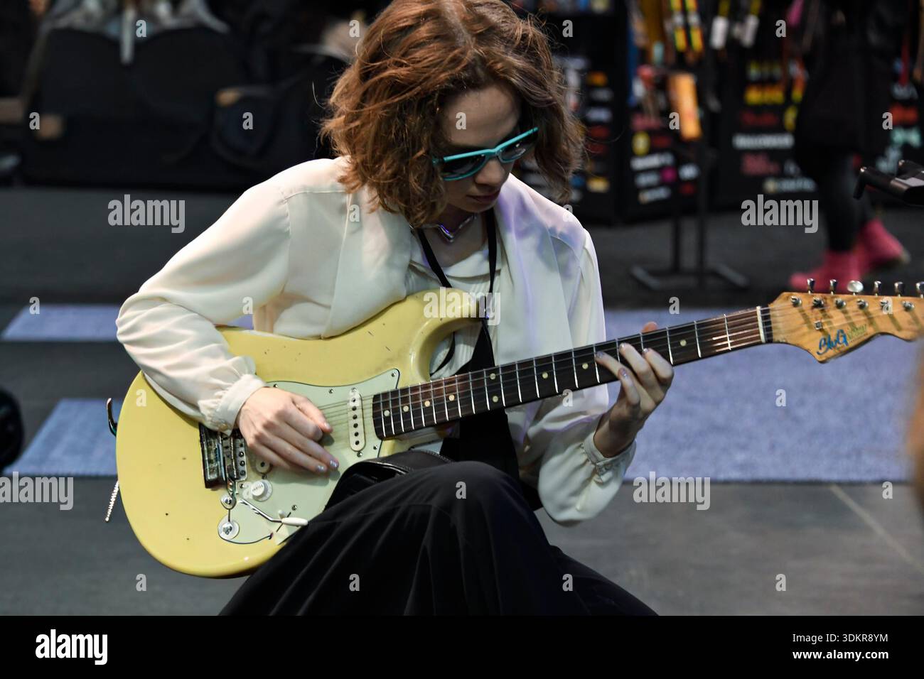 24 gennaio 2026, Anaheim, CA, Stati Uniti: Il Winter NAMM Show di Anaheim è la worldâ più grande fiera del settore musicâ, dove produttori, rivenditori, artisti e media si riuniscono per lanciare attrezzature, fare rete e partecipare a concerti e sessioni di formazione. più di 4.000 marchi e più di 90â paesi hanno rappresentato negli ultimi anni, lanciando nuovi strumenti, apparecchiature audio proâ e prodotti tecnologici musicâ. (Immagine di credito: © Dave Safley/ZUMA Press Wire) SOLO PER USO EDITORIALE! Non per USO commerciale! Foto Stock