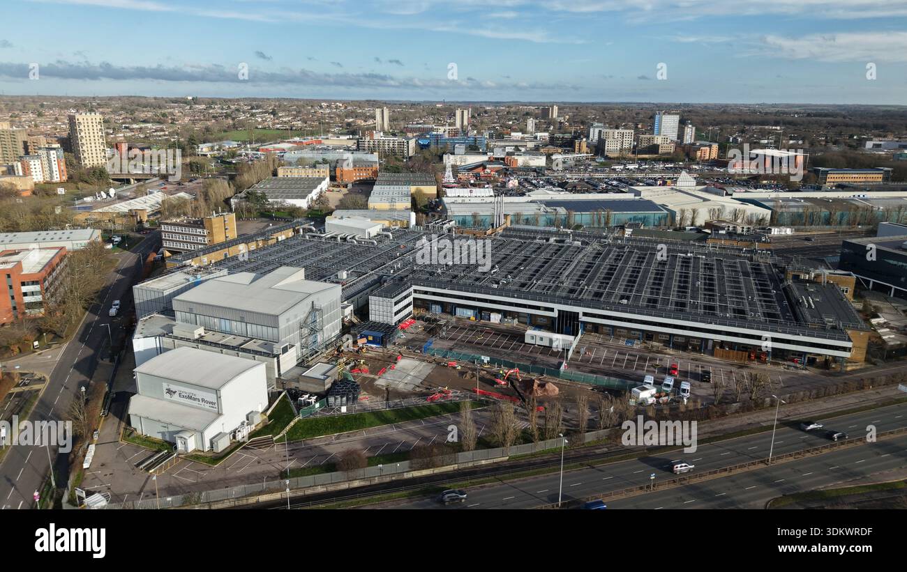 Stevenage, Regno Unito - 25 gennaio 2026: Veduta aerea dell'Exo Mars Rover Research Building, un complesso di strutture moderne in contrasto con t Foto Stock